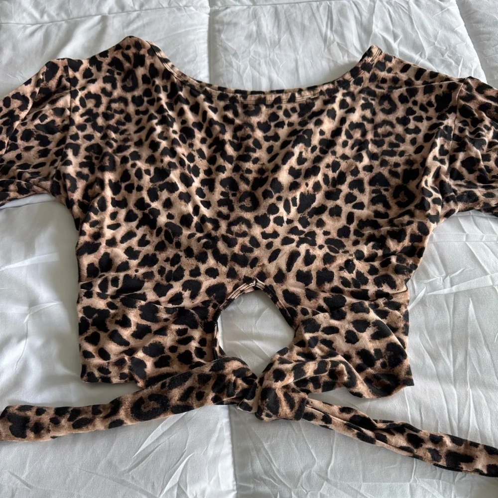 Victoria's Secret Brown and Black Tie-Front Cropped Blouse - Picture 4 of 4